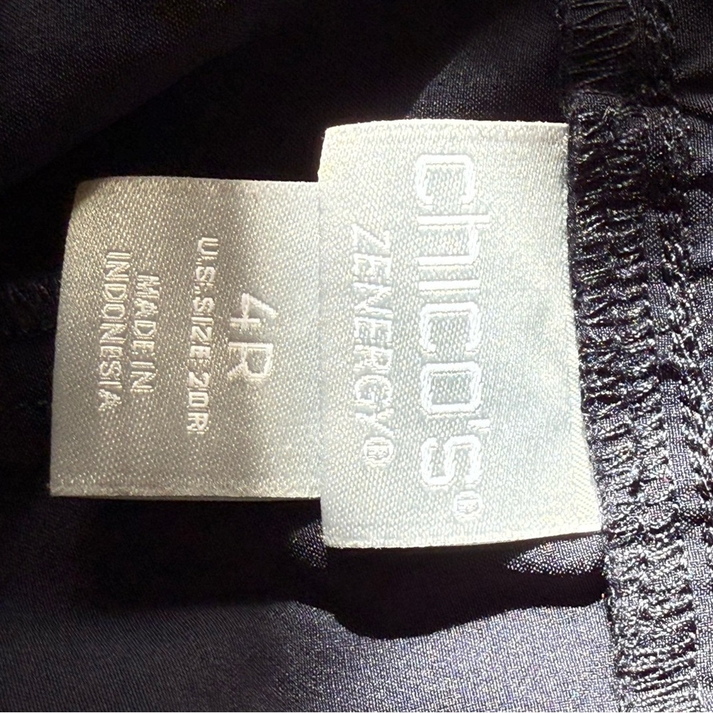 Zenergy by Chico's Dark Blue Cargo Pants (Chico’s size 4) - Picture 6 of 8